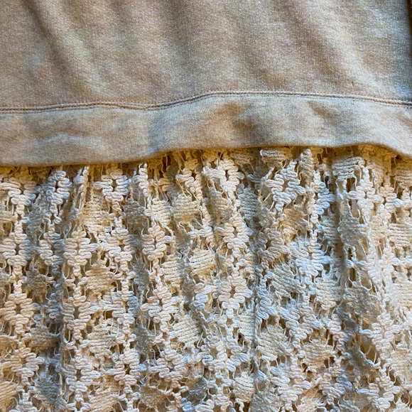 Free People Beach Tunic Pullover Sweater w Crochet Lace Hem size Medium / Large - Picture 7 of 10